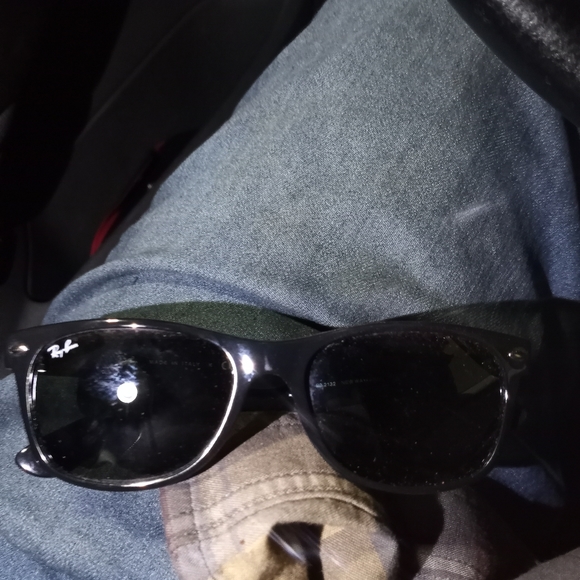 His/hers ray ban sunglasses - Picture 2 of 5